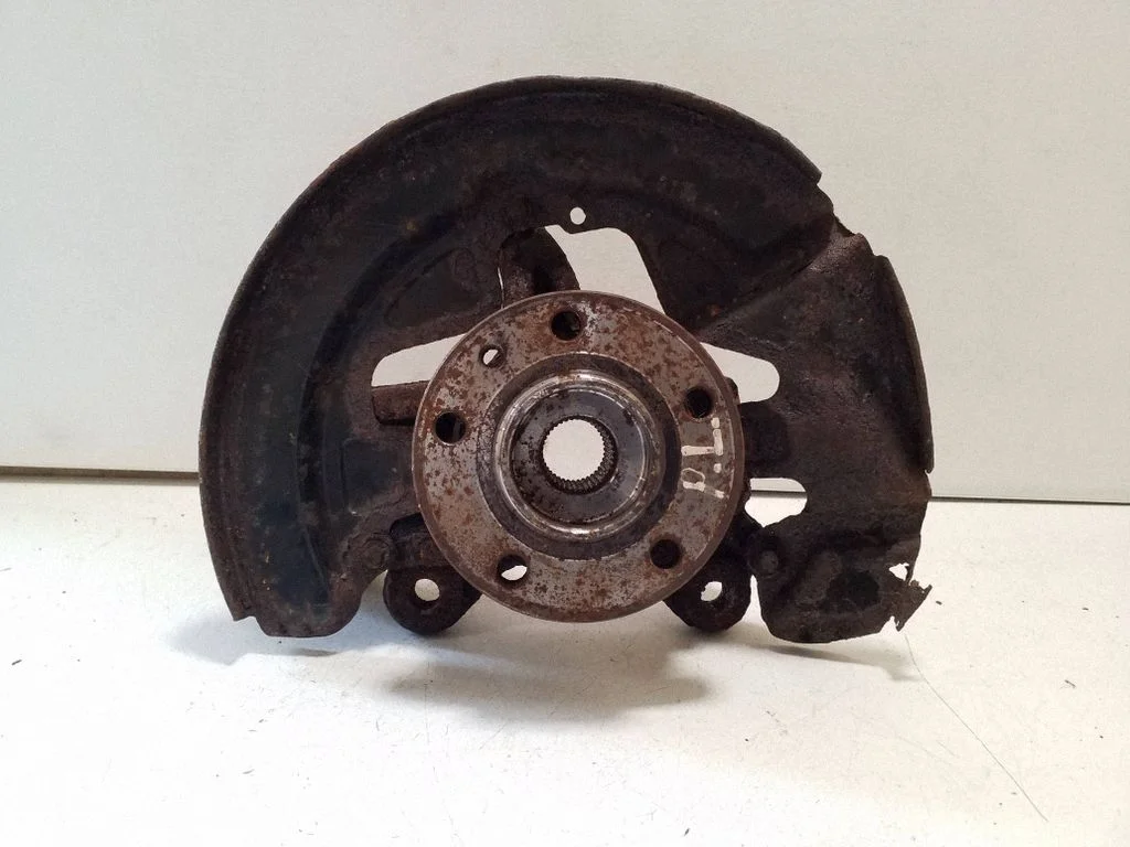 Front wheel hub – left