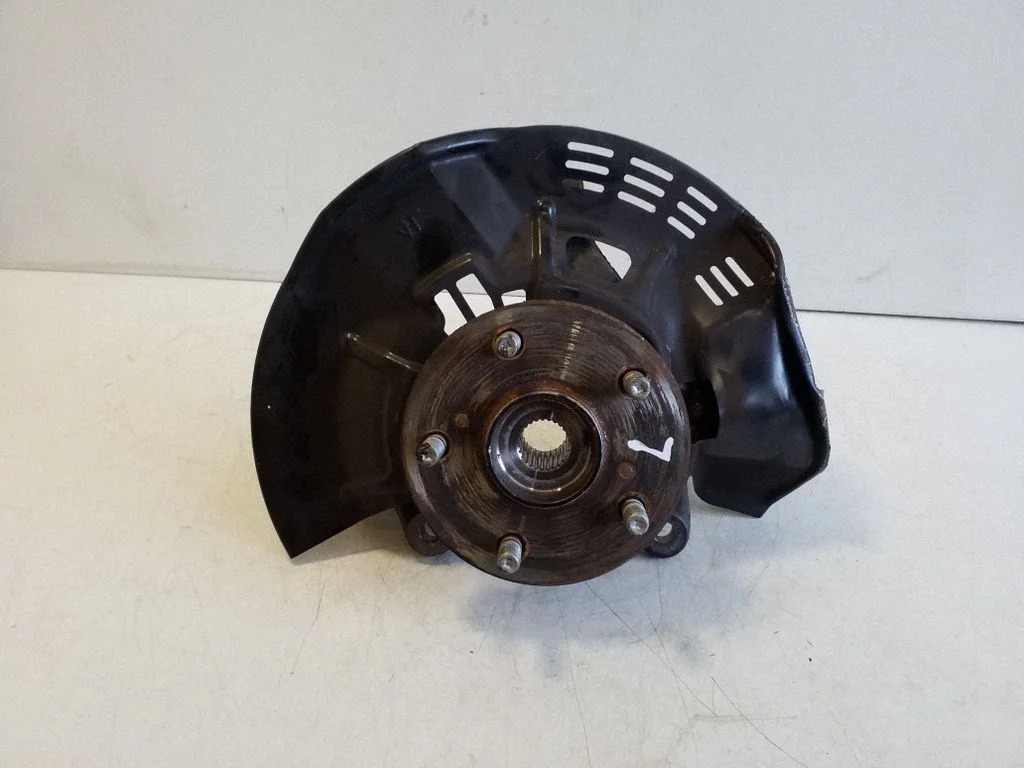 Front wheel hub – left