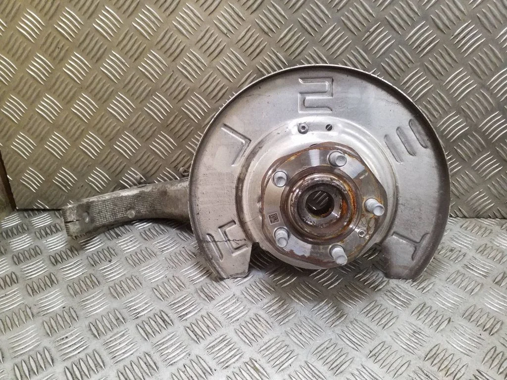 Front wheel hub – Tesla Model Y (2020-)