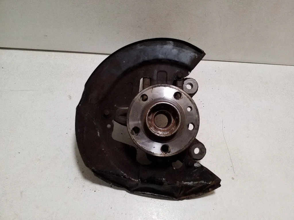 Front wheel hub 7G913K170M