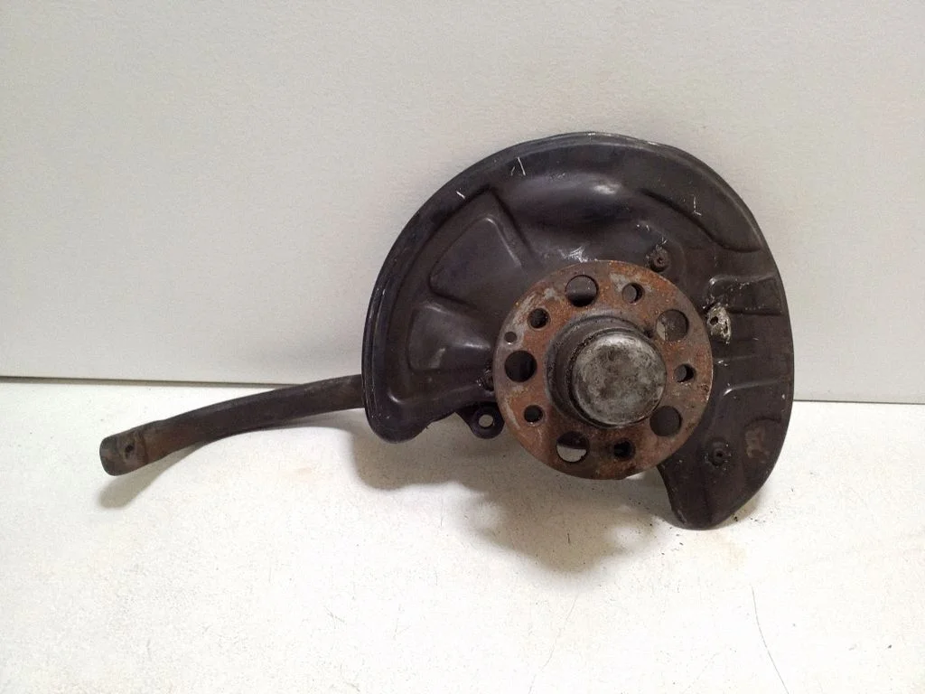 Front wheel hub – right