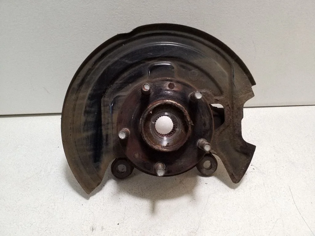 Front wheel hub – left