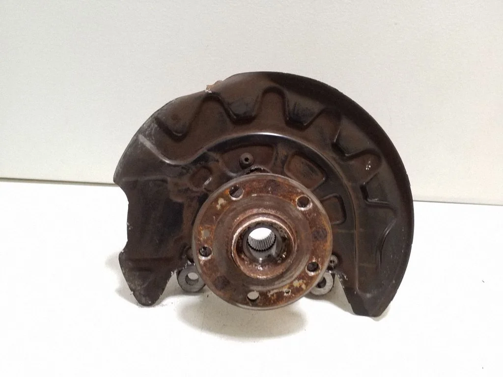 Front wheel hub – right