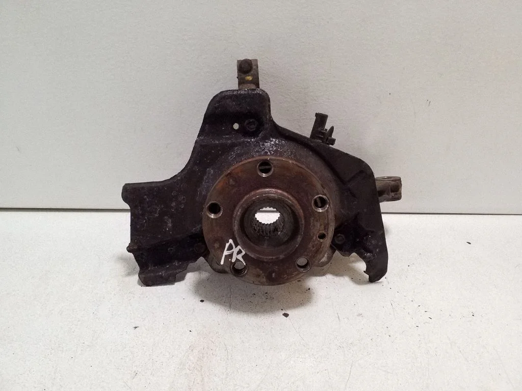 Front wheel hub – right