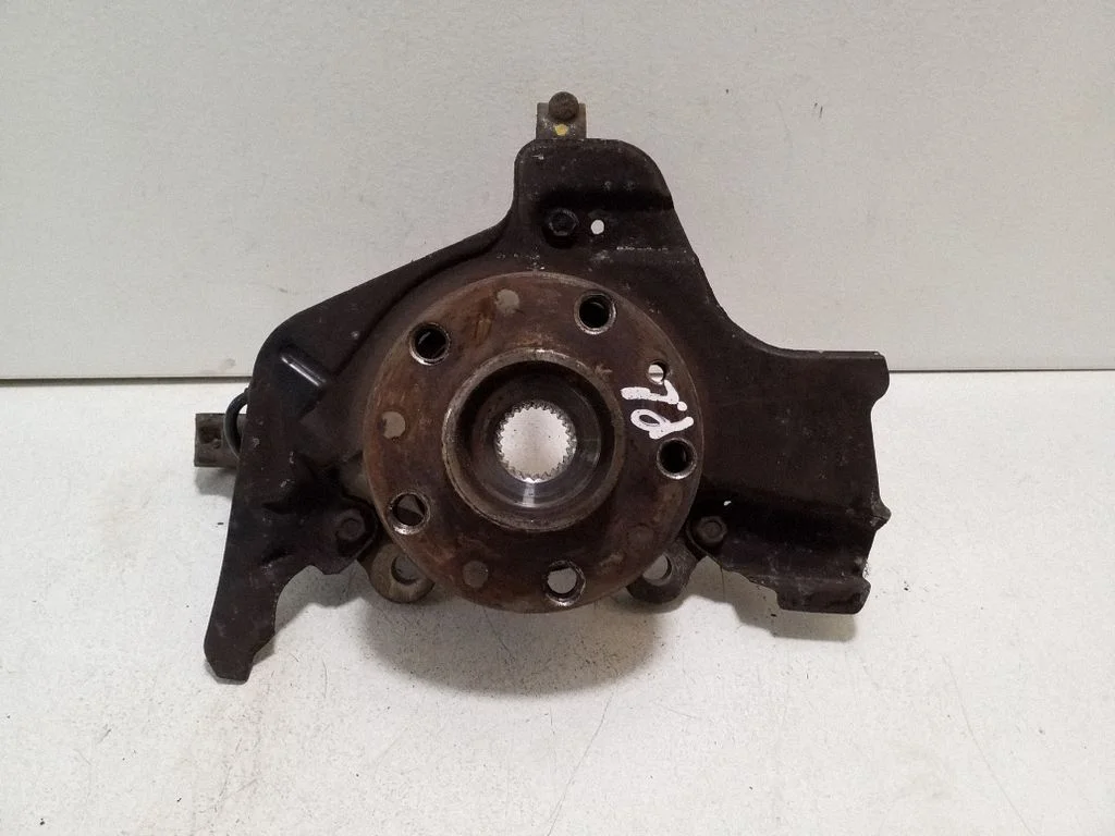 Front wheel hub – left