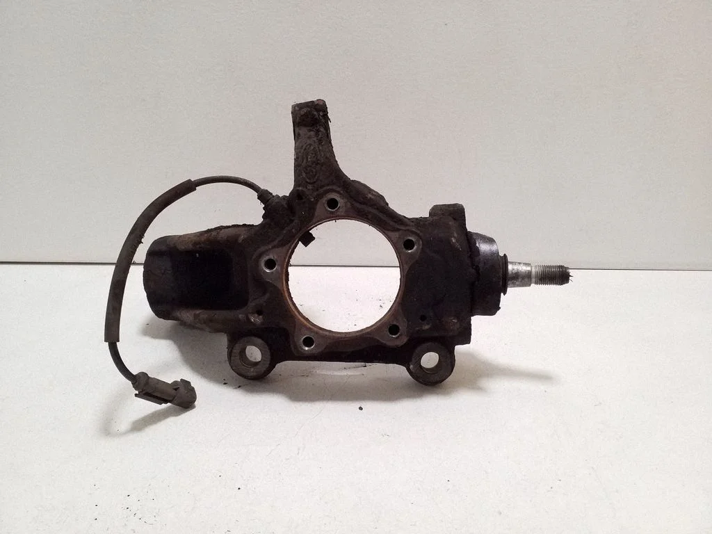Front wheel hub – left