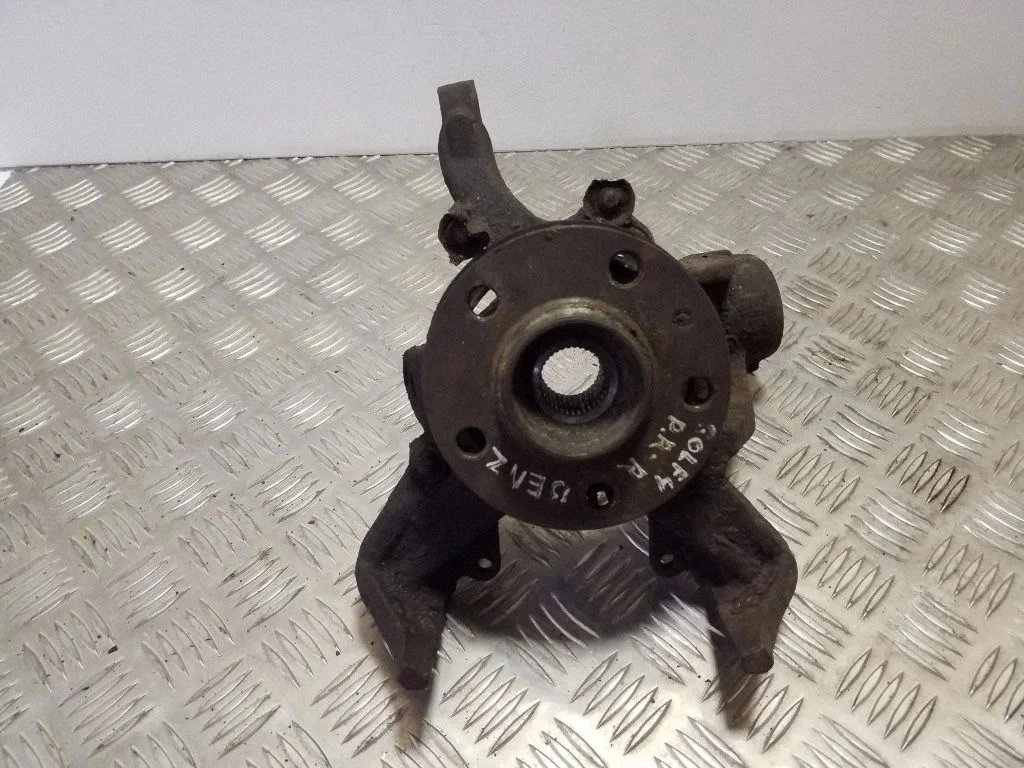 Front wheel hub – right