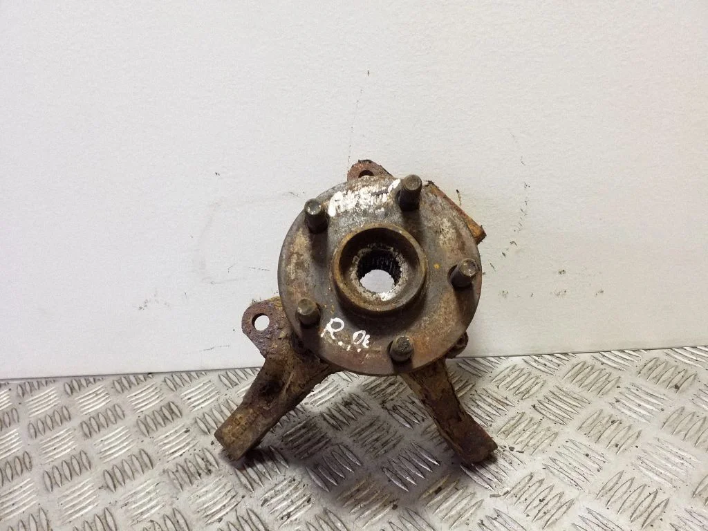 Front wheel hub – right