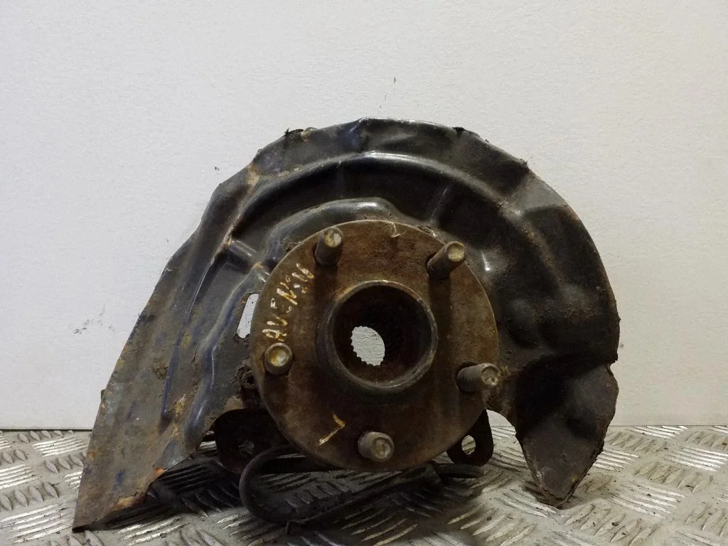 Front wheel hub – left