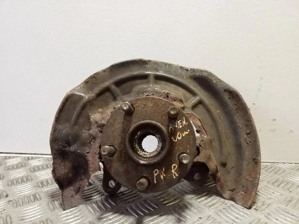 Front wheel hub – right