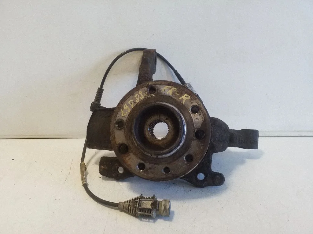 Front wheel hub – right