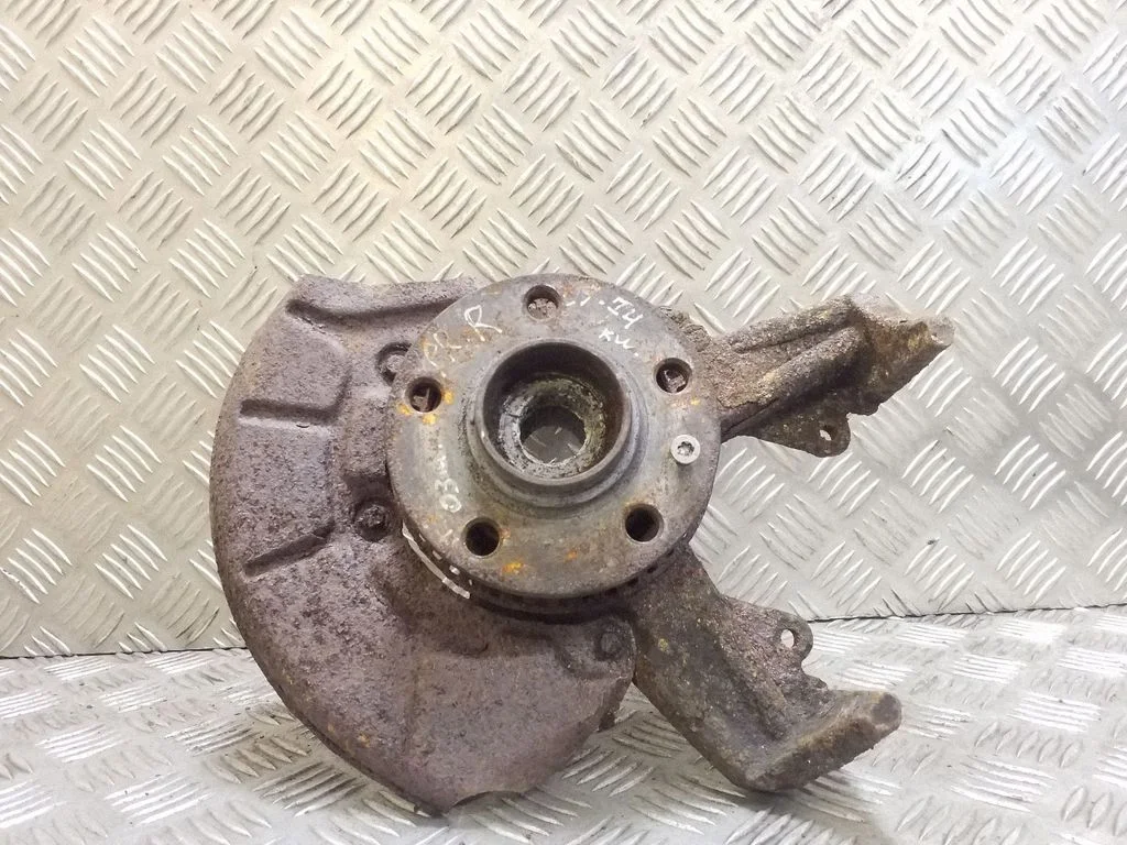 Front wheel hub – right