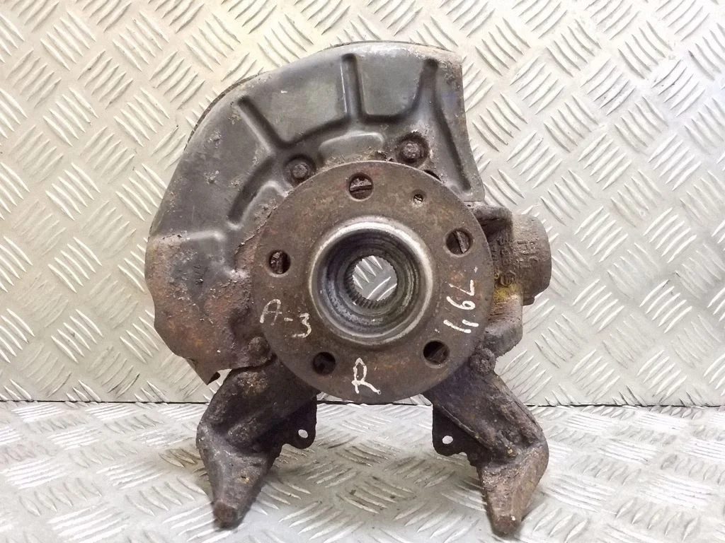 Front wheel hub – right