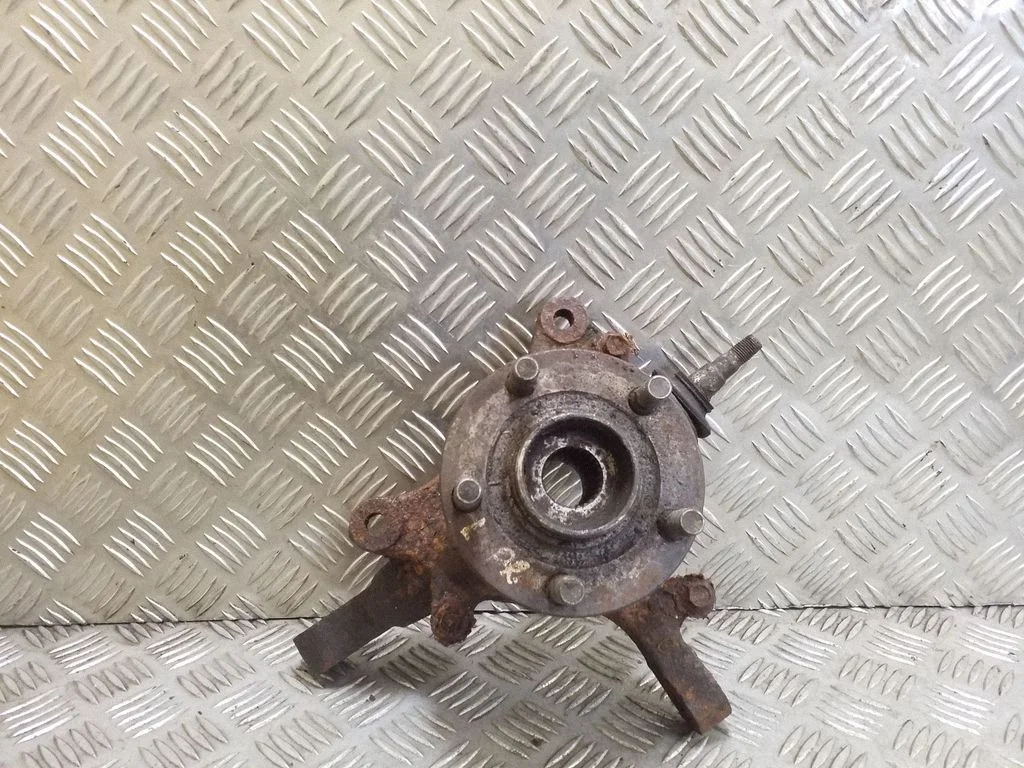 Front wheel hub – left