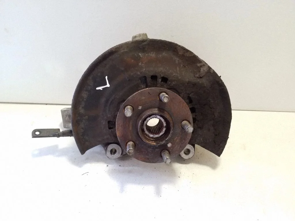 Front wheel hub – left