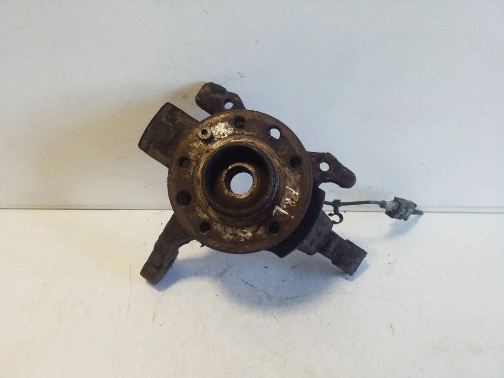 Front wheel hub – left