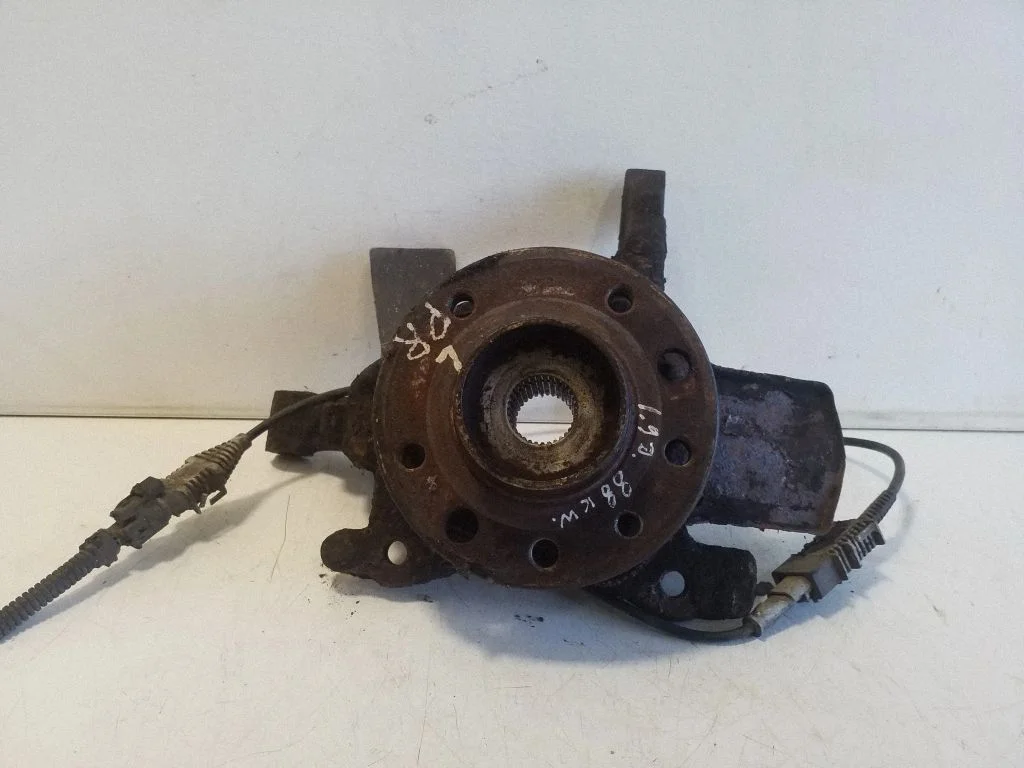 Front wheel hub – left