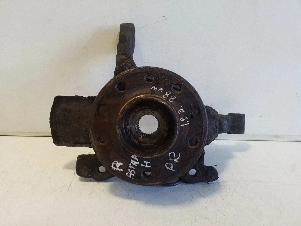 Front wheel hub – right