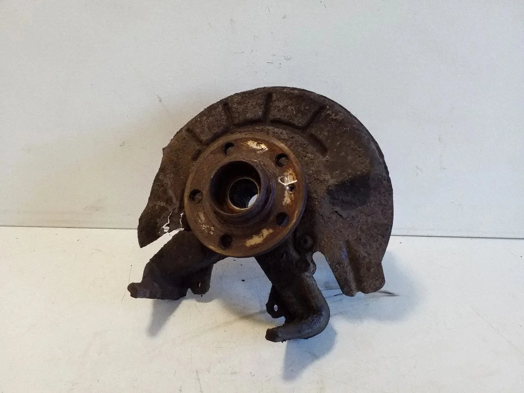 Front wheel hub – right