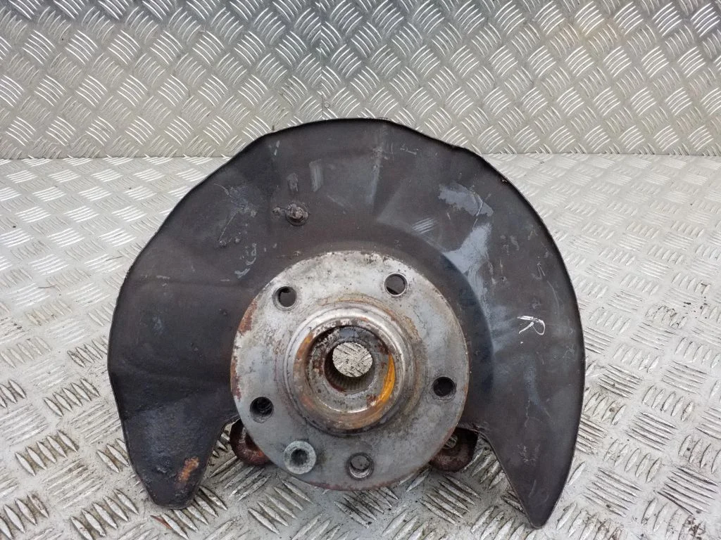 Front wheel hub – right