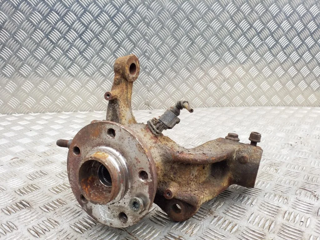 Front wheel hub – right
