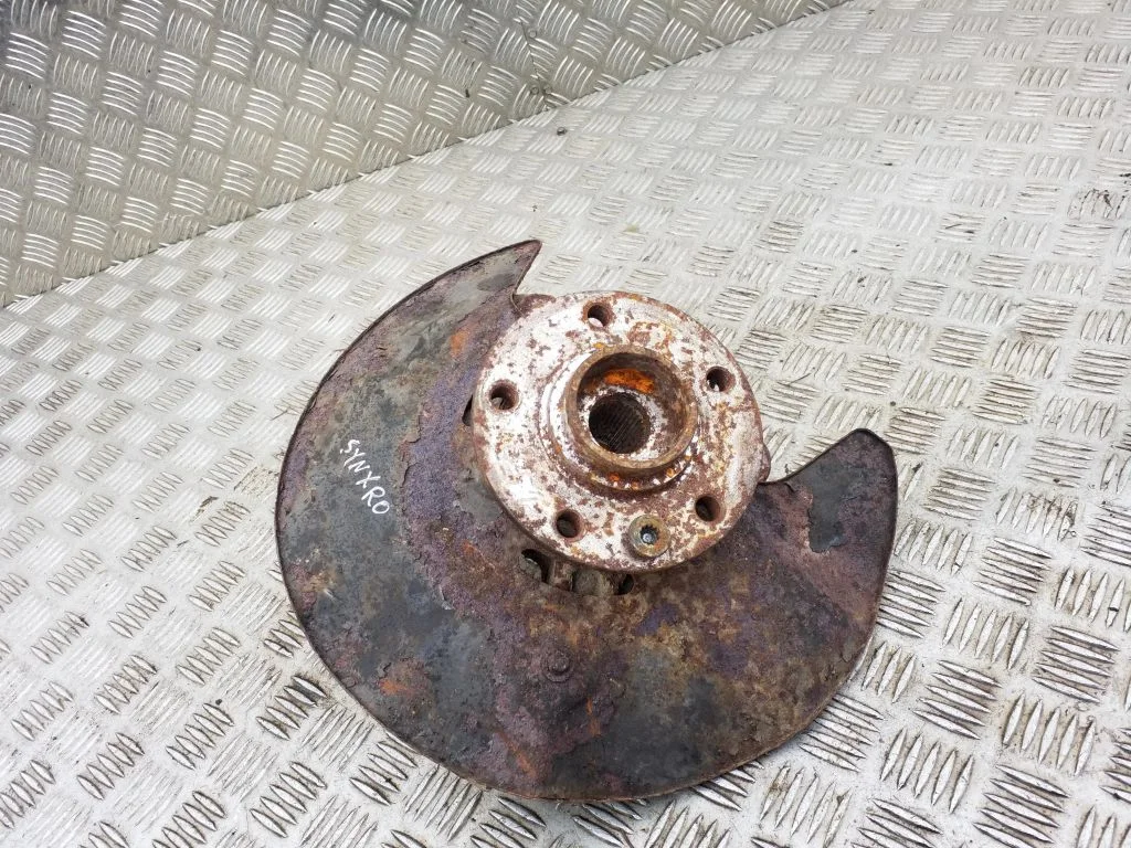 Front wheel hub – right
