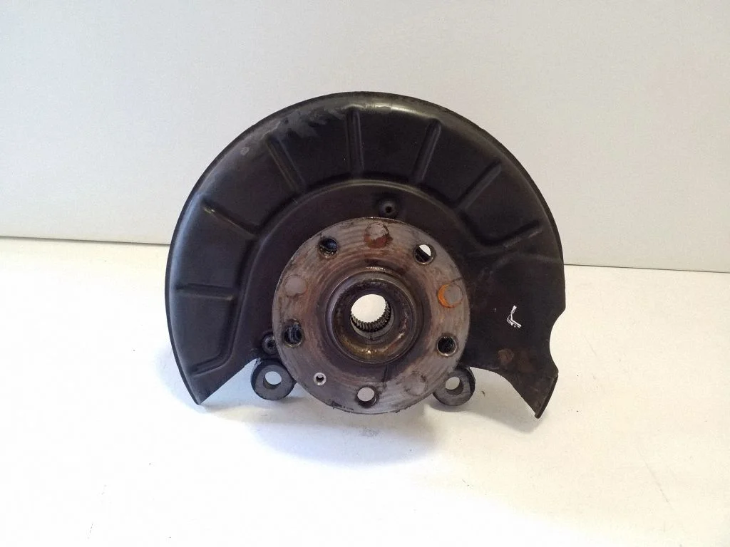 Front wheel hub – left