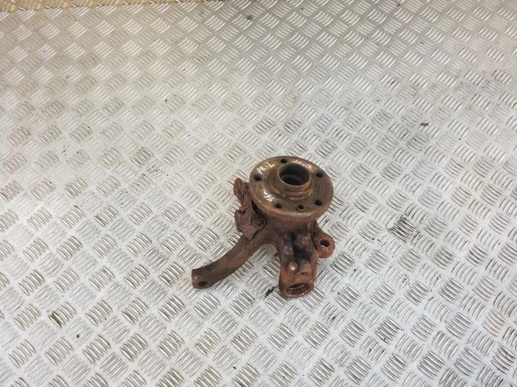 Front wheel hub – front left