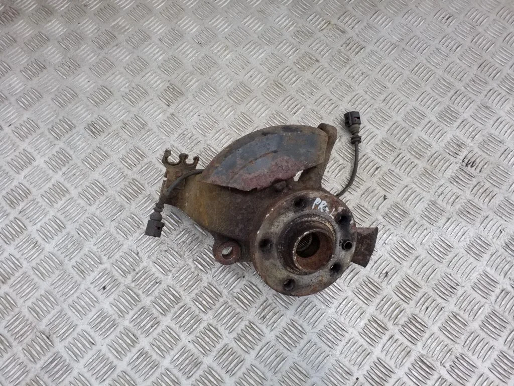 Front wheel hub – front left
