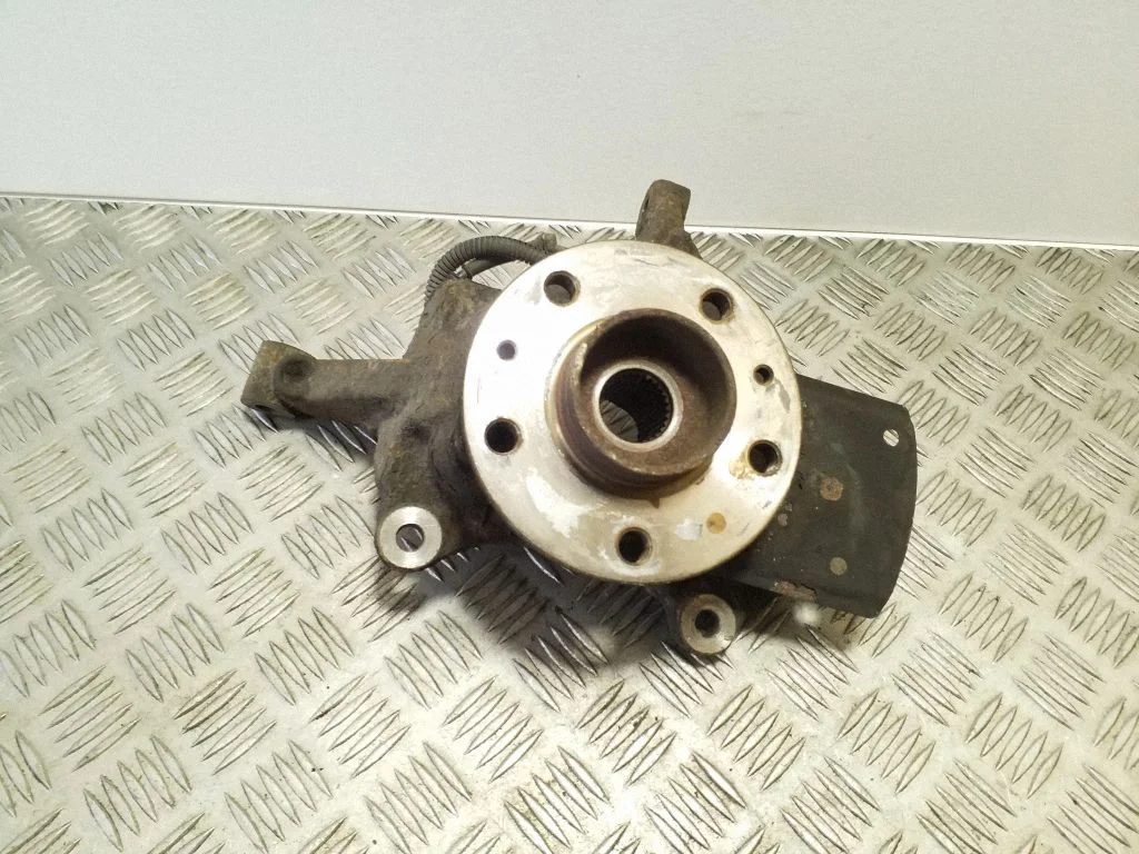 Front wheel hub – left