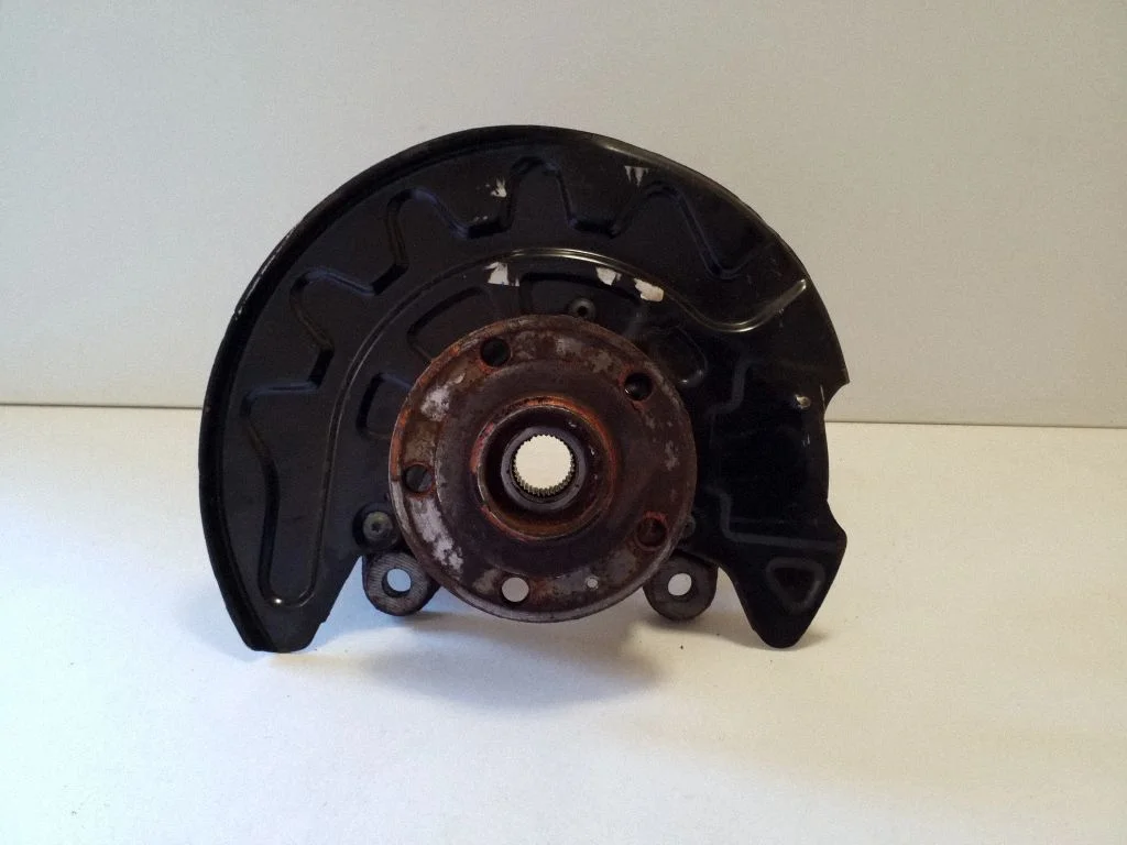 Front wheel hub – left