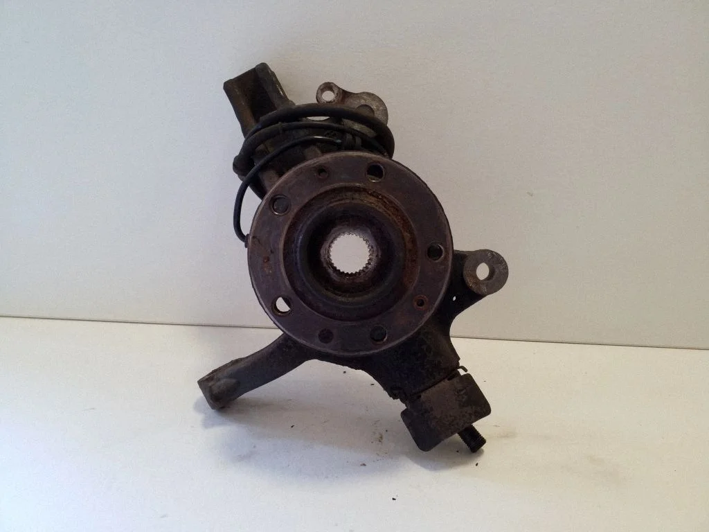 Front wheel hub – right