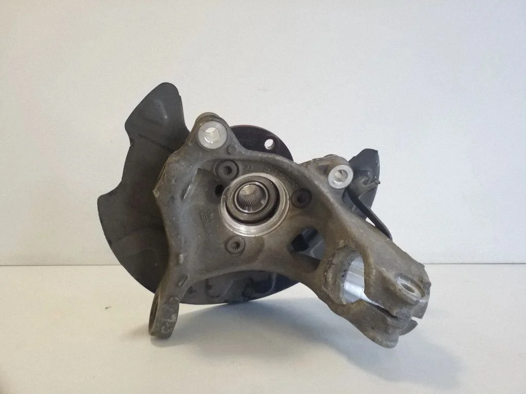 Front wheel hub