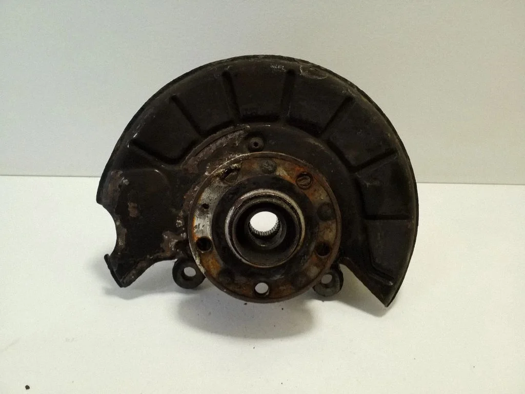 Front wheel hub – right