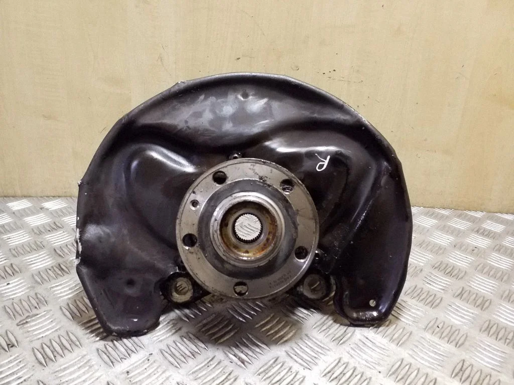 Front wheel hub – right