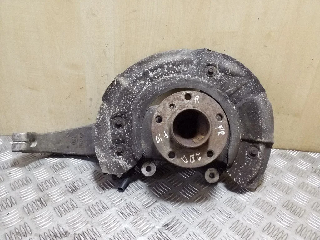 Front wheel hub – right