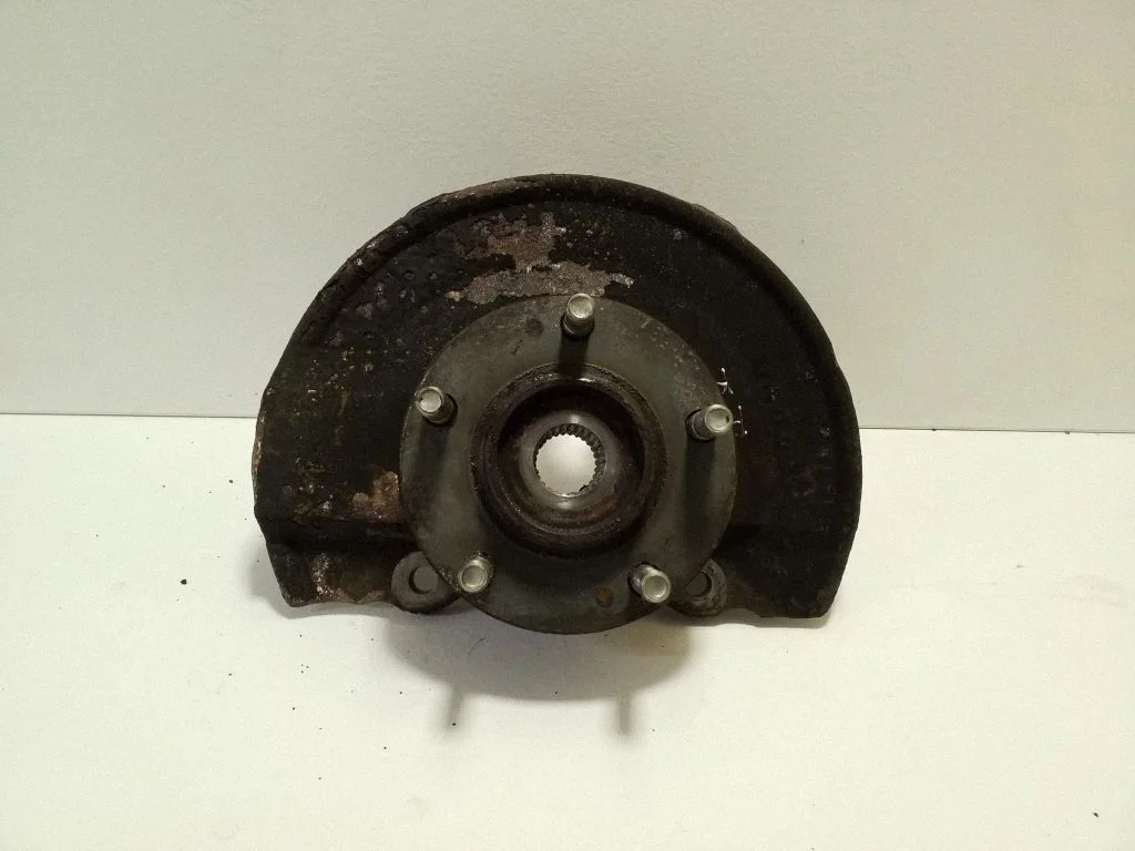 Front wheel hub – right