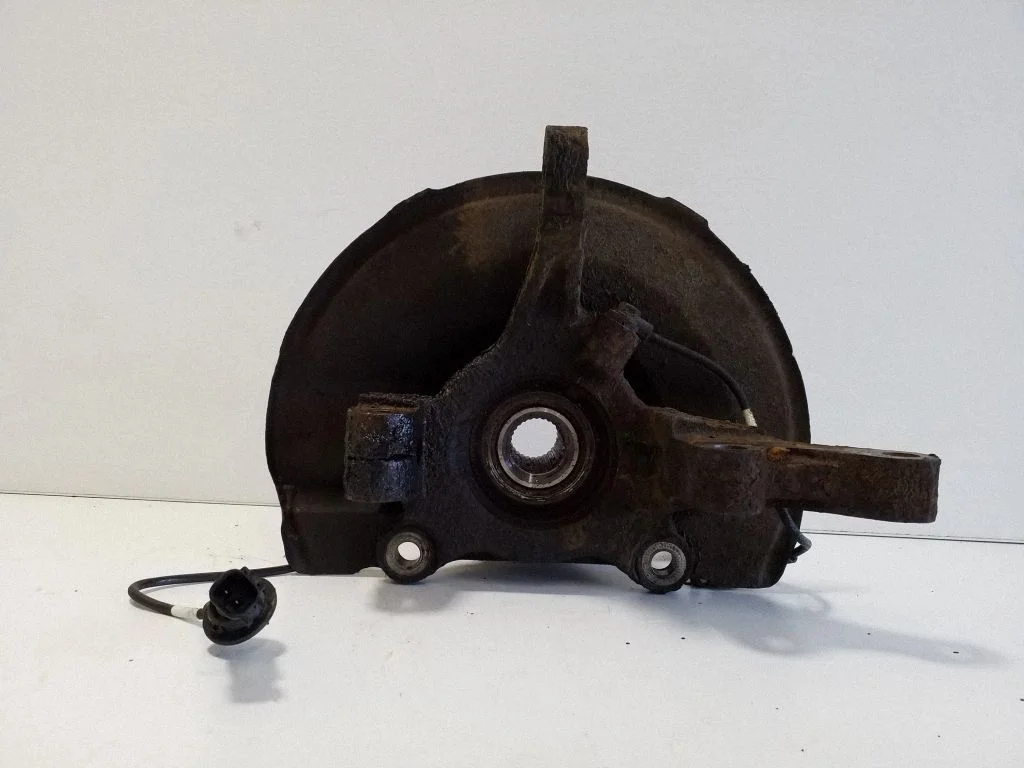 Front wheel hub – front left