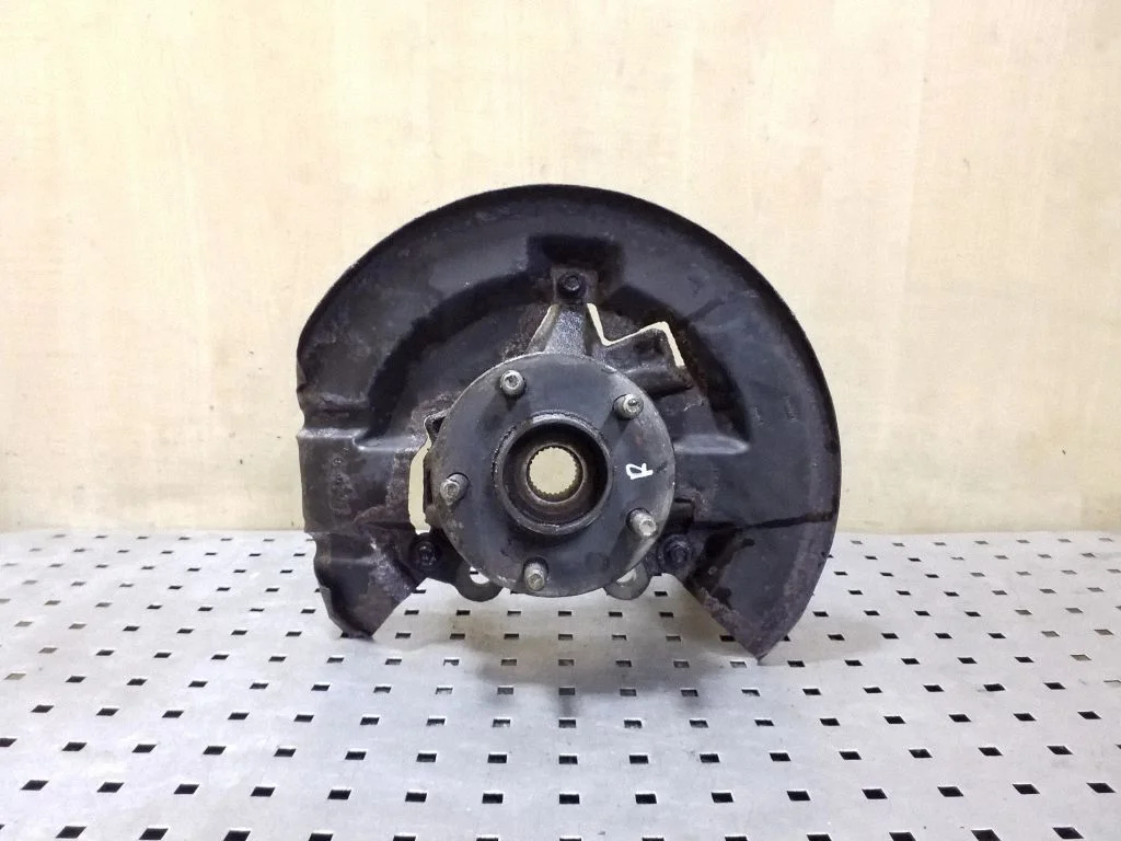Front wheel hub – right