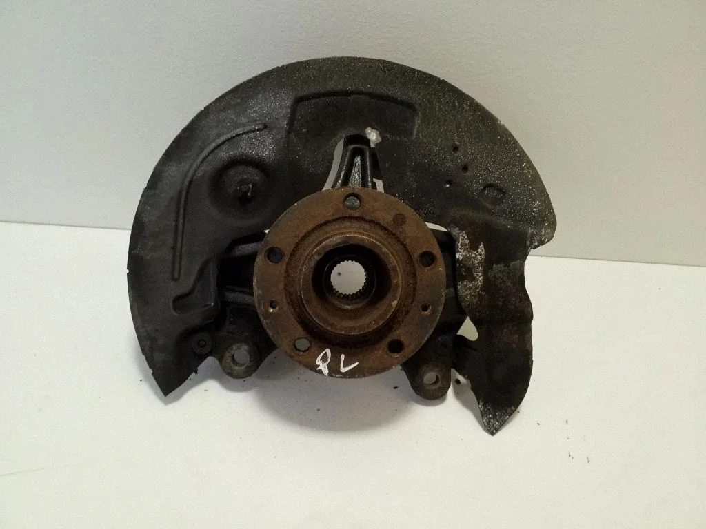 Front wheel hub – left