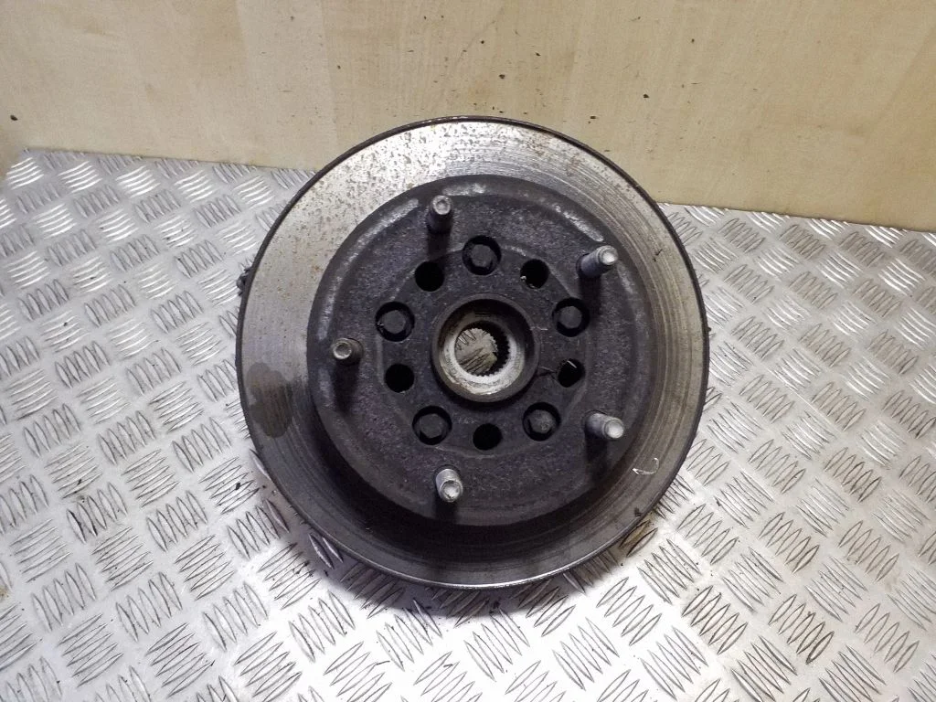 Front wheel hub – left