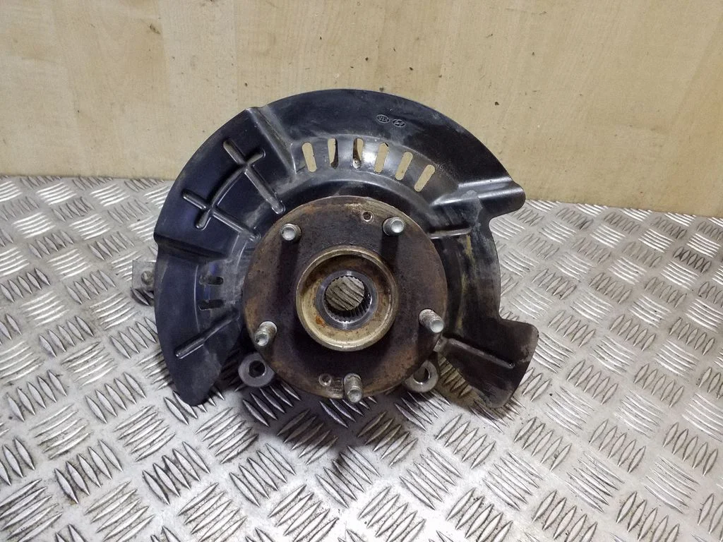 Front wheel hub – left