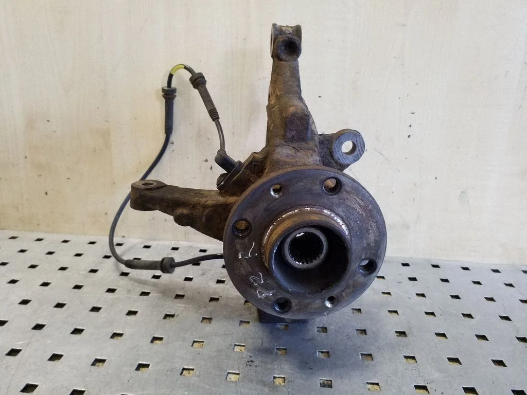 Front wheel hub 179104223R