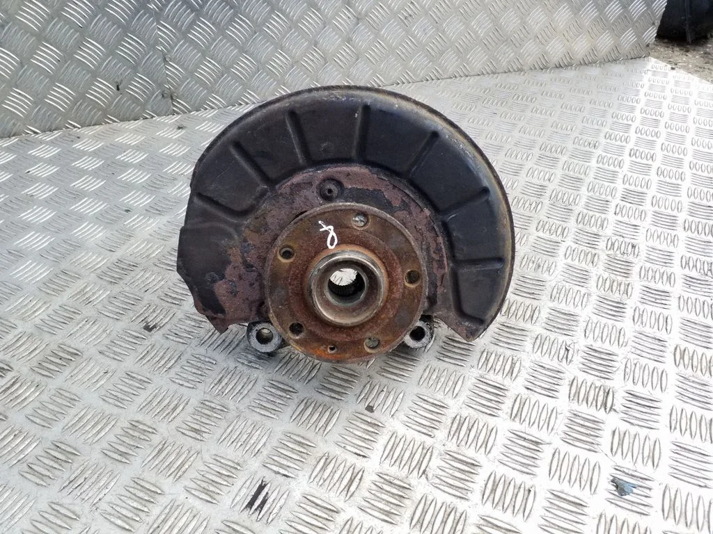 Front wheel hub – right