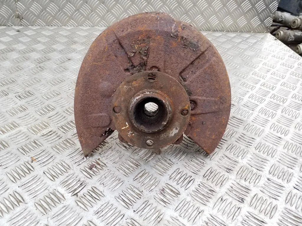 Front wheel hub – left