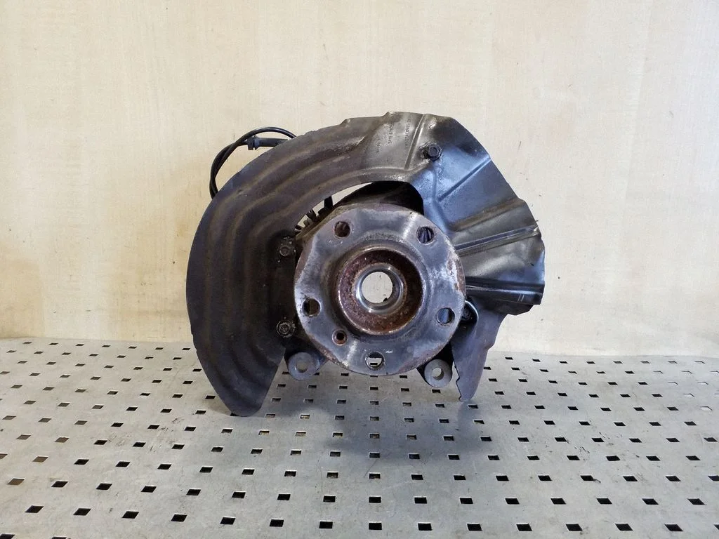 Front wheel hub 6787680