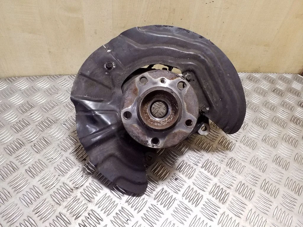 Front wheel hub 6787679