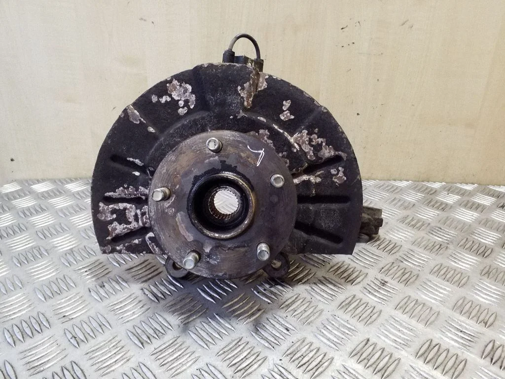 Front wheel hub – left