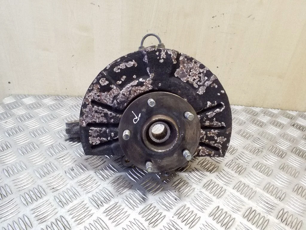 Front wheel hub – right