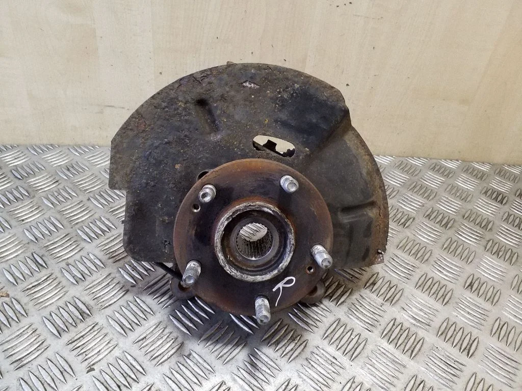 Front wheel hub – right